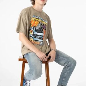 NASCAR Mens L Car Racing Daytona 500 T-Shirt Brown Cotton Short Sleeve Crewneck